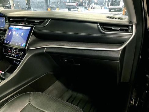 Used 2021 Jeep Grand Cherokee L Limited w/ Luxury Tech Group II image 13