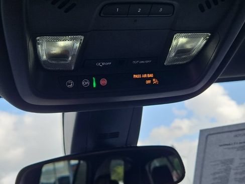 Used 2023 Chevrolet Traverse LT FWD image 23
