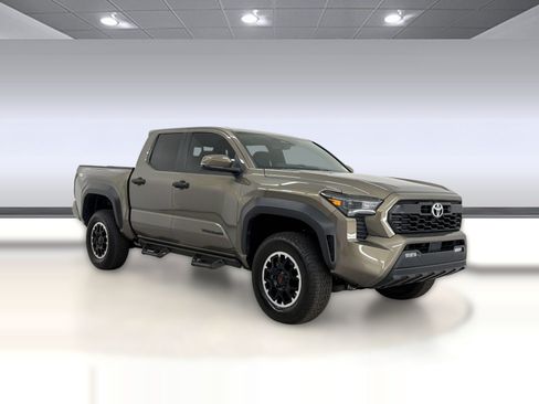 Used 2024 Toyota Tacoma TRD Off-Road w/ TRD Off Road Upgrade Package AWD/4WD image 7