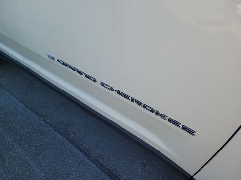 Used 2024 Jeep Grand Cherokee L Limited w/ Luxury Tech Group II RWD image 10