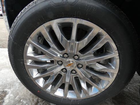 New 2026 Chevrolet Suburban High Country image 8