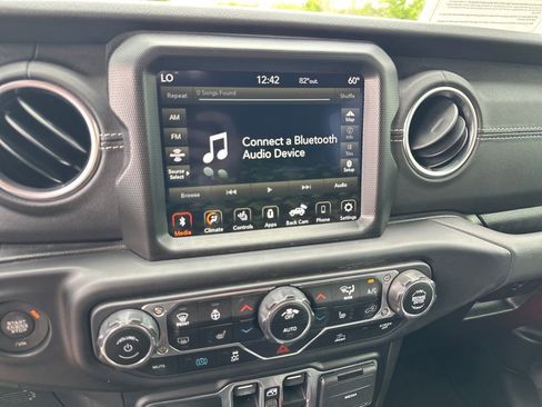 Used 2022 Jeep Wrangler Unlimited Sahara w/ Cold Weather Group AWD/4WD image 24