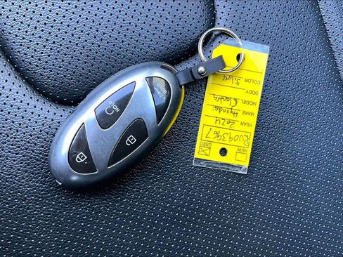 Used 2024 Hyundai Elantra Limited image 15