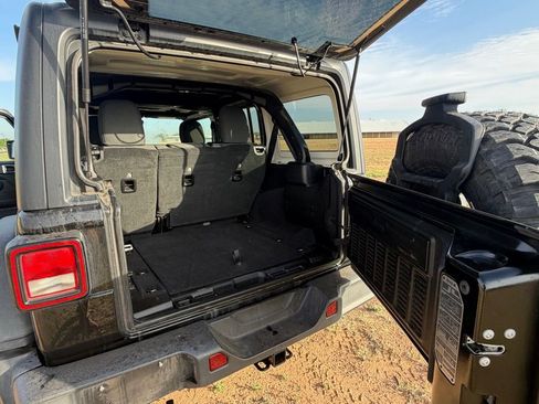 Used 2025 Jeep Wrangler Willys image 5