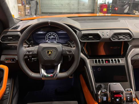 Used 2022 Lamborghini Urus image 12