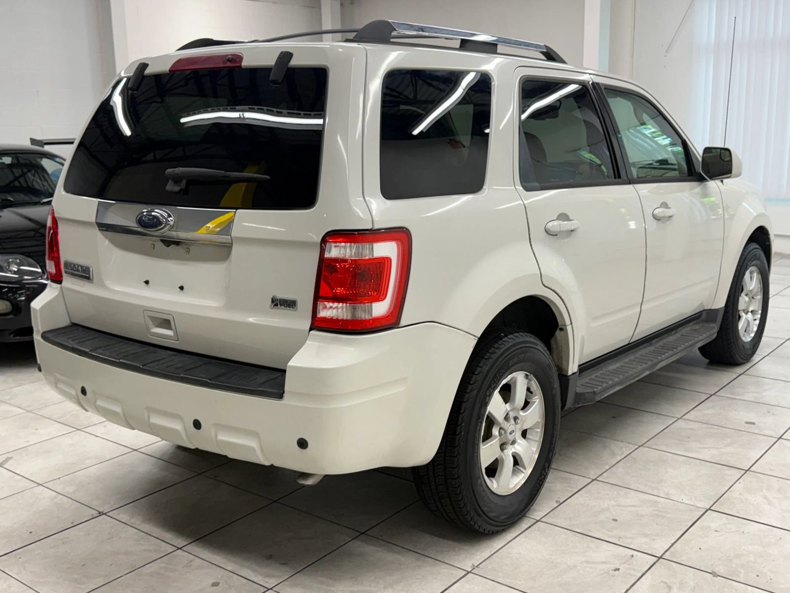 Used 2010 Ford Escape Limited FWD image 9