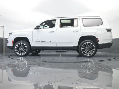 Used 2022 Jeep Grand Wagoneer Series III w/ Rear Seat Video Group 1 image 74