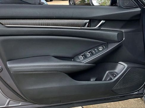Used 2019 Honda Accord EX image 21