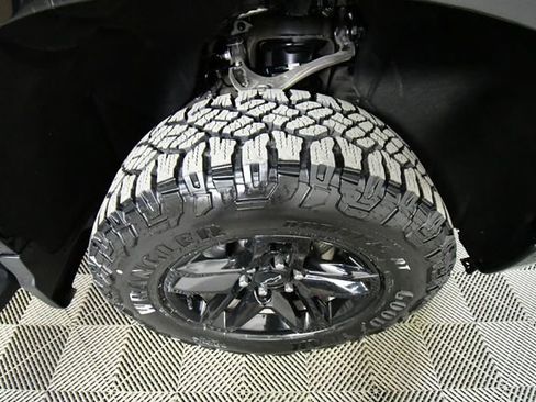 Used 2024 Chevrolet Silverado 1500 LT Trail Boss w/ Convenience Package II image 17