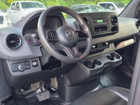 Used 2021 Mercedes-Benz Sprinter 2500 image 11