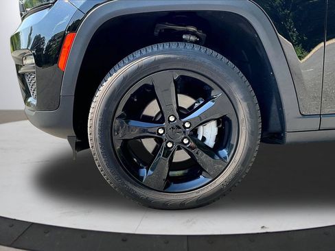 Used 2023 Jeep Grand Cherokee Limited w/ Black Appearance Package AWD/4WD image 33