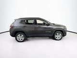 Used 2022 Jeep Compass Latitude w/ Convenience Group image 4