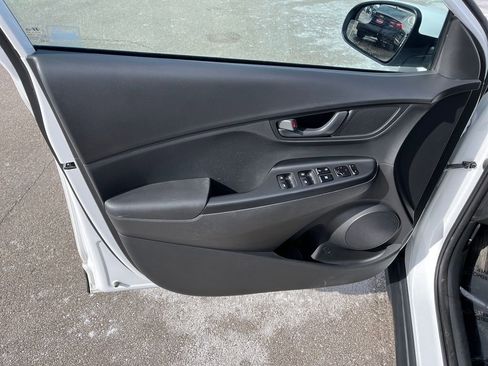 Used 2022 Hyundai Kona SE image 19