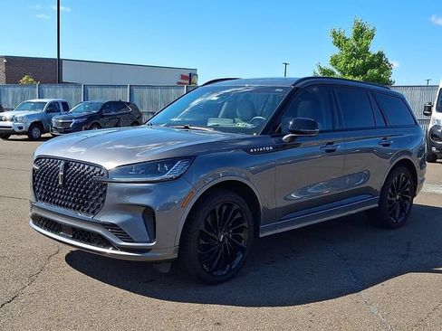 Used 2025 Lincoln Aviator Reserve w/ Luxury Package AWD/4WD image 3