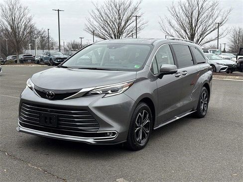 Used 2026 Toyota Sienna Platinum image 5
