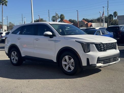 Used 2025 Kia Sorento LX image 6