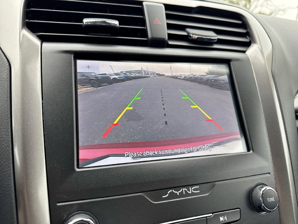 Used 2020 Ford Fusion SE FWD image 20
