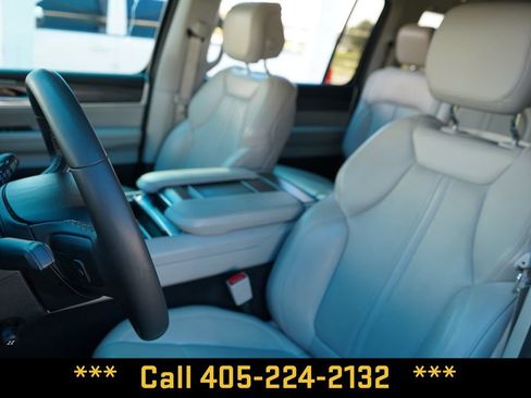 Used 2024 Jeep Wagoneer Series II w/ Flexible Seating Group RWD image 17