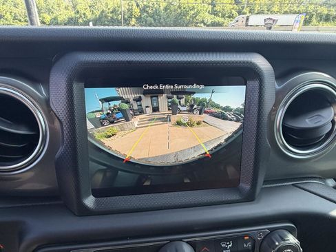 Used 2022 Jeep Wrangler Unlimited Sahara AWD/4WD image 20