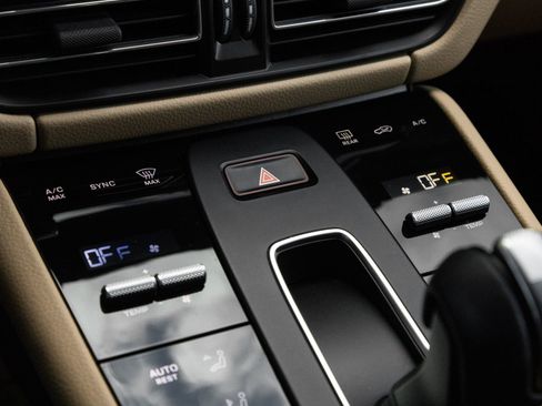 Certified 2023 Porsche Macan AWD/4WD image 26
