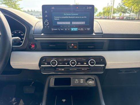 Used 2025 Honda Pilot Touring image 19