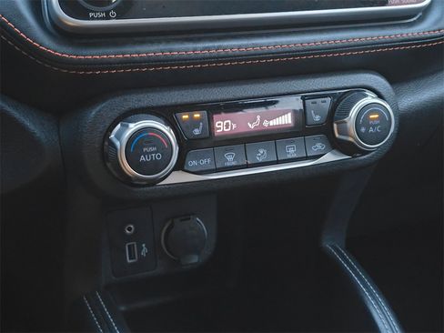 Used 2020 Nissan Kicks SR w/ SR Premium Package image 19