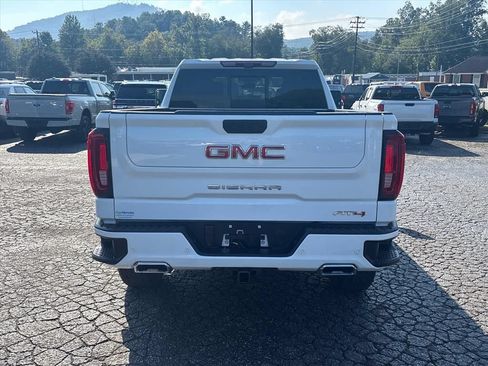 Used 2024 GMC Sierra 1500 AT4 w/ Technology Package AWD/4WD image 6