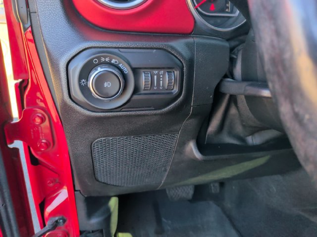 Used 2018 Jeep Wrangler Unlimited Rubicon w/ Dual Top Group AWD/4WD image 18