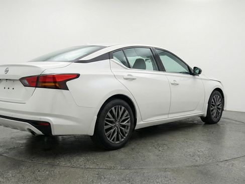 Used 2025 Nissan Altima 2.5 SV FWD image 9
