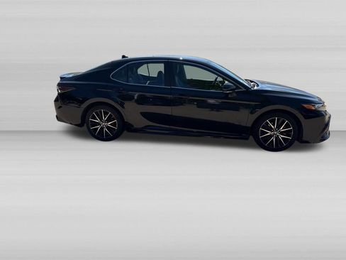 Used 2024 Toyota Camry SE FWD image 3