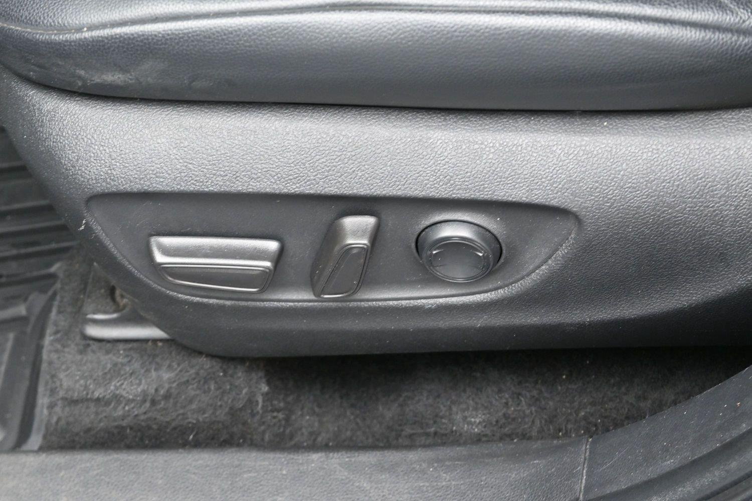 Used 2022 Toyota Highlander XLE FWD image 14