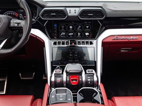 Used 2020 Lamborghini Urus AWD/4WD image 32