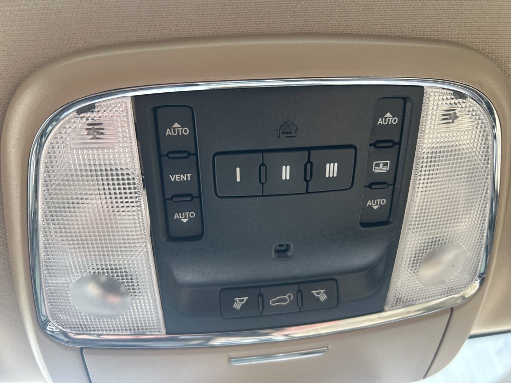 Used 2019 Jeep Grand Cherokee Overland AWD/4WD image 31