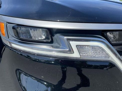 Used 2022 Kia Carnival EX FWD image 8