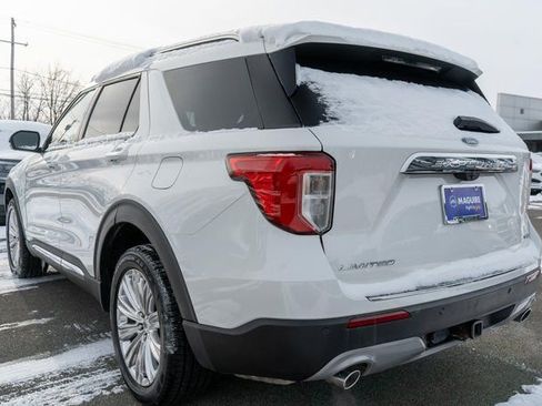 Used 2023 Ford Explorer Limited image 8