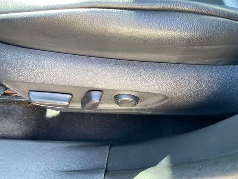 Used 2021 Toyota Highlander XLE FWD image 21
