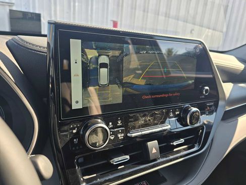 New 2026 Toyota Highlander Platinum image 30