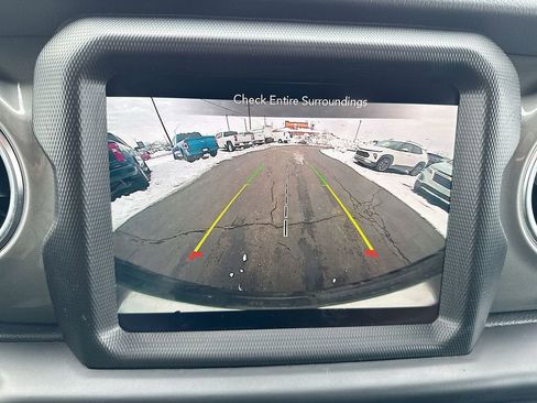 Used 2022 Jeep Wrangler Unlimited Sahara AWD/4WD image 17