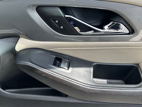 Used 2022 Chevrolet Traverse LS image 10