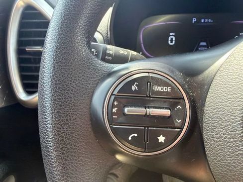 Used 2024 Kia Soul LX w/ Option Group 015 FWD image 30