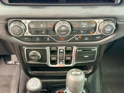 Used 2026 Jeep Wrangler Unlimited Sahara AWD/4WD image 17