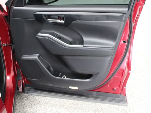 Used 2023 Toyota Highlander XSE FWD image 38
