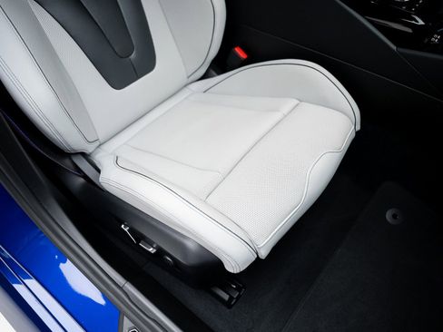 Used 2025 BMW M5 w/ Carbon Package image 67