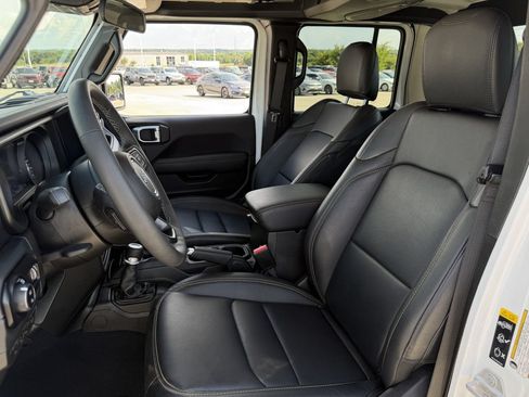 Used 2025 Jeep Gladiator Sport AWD/4WD image 25