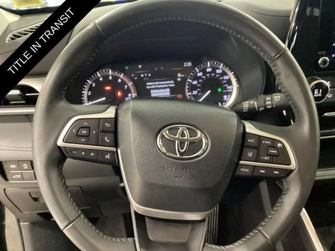 Used 2024 Toyota Highlander LE AWD/4WD image 19