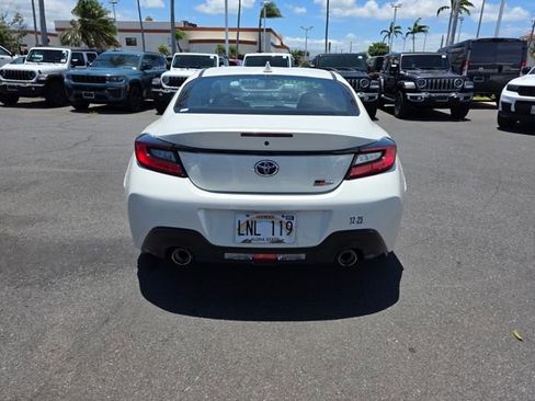 Used 2023 Toyota GR86 RWD image 6