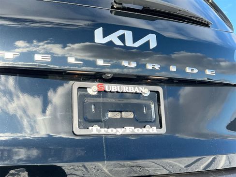 Used 2022 Kia Telluride LX image 12