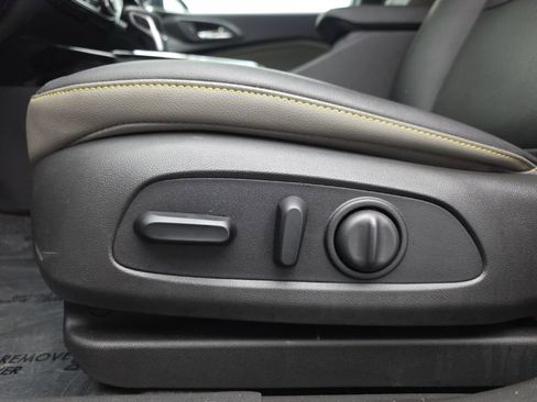 Used 2025 Chevrolet Trax ACTIV w/ Sunroof Package image 17