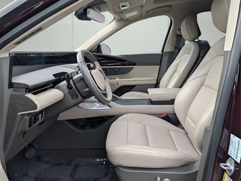 Used 2025 Lincoln Nautilus Reserve image 10