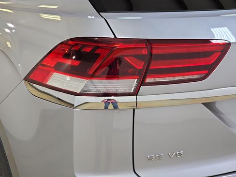 Used 2022 Volkswagen Atlas Cross Sport SE FWD image 31
